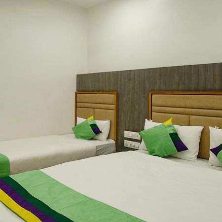 Hotel Treebo Urban, 1 Km From Railway Station Surat Exterior foto